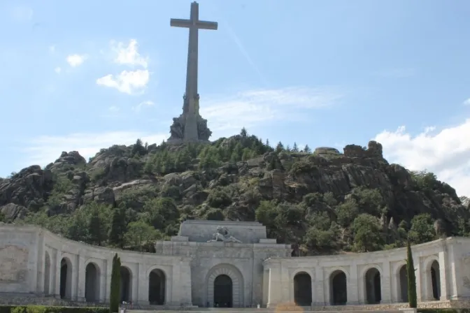 Llamó a volar la Cruz más grande del mundo un domingo: el juez lo cita a declarar