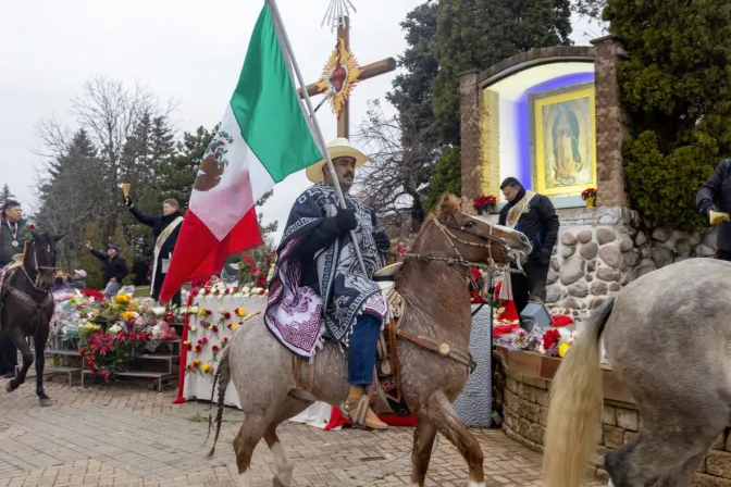 Vaquero frente a la Virgen de Guadalupe