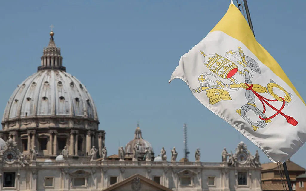 Bandera del Vaticano en la Plaza de San Pedro.?w=200&h=150