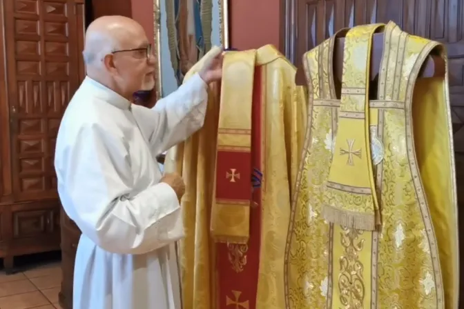 Vestiduras litúrgicas del sacerdote