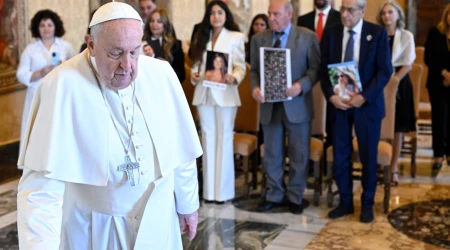 El Papa Francisco recibe a familiares de víctimas por la explosión en el puerto de Beirut