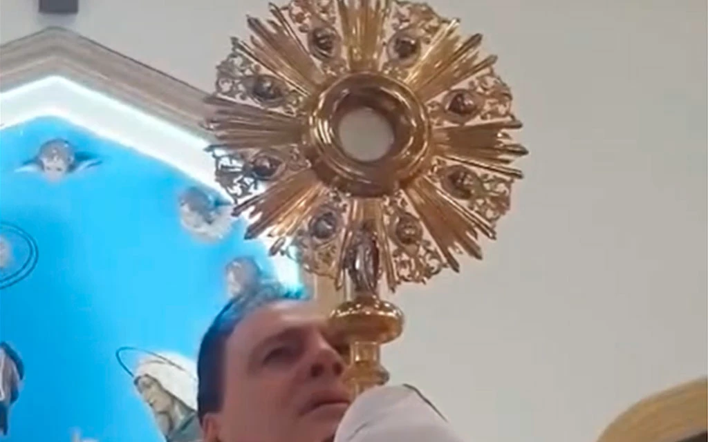 Video del presunto milagro eucarístico en la parroquia San Joaquín de la Diócesis de Engativá (Colombia).?w=200&h=150