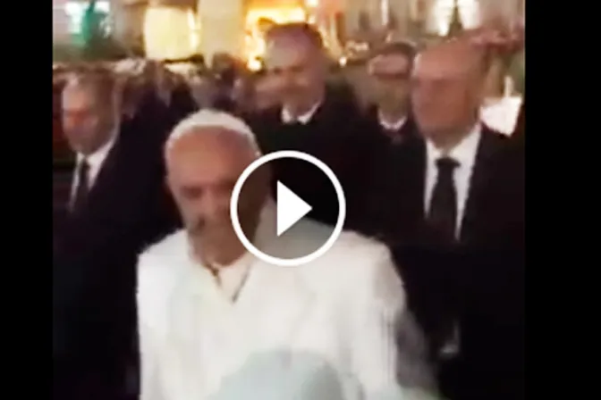 VIDEO VIRAL: "¿Con tequila o sin tequila?" El Papa sorprende a mexicano en San Pedro