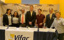 Alexander Acha y Pablo Delgado junto a miembros de VIFAC.