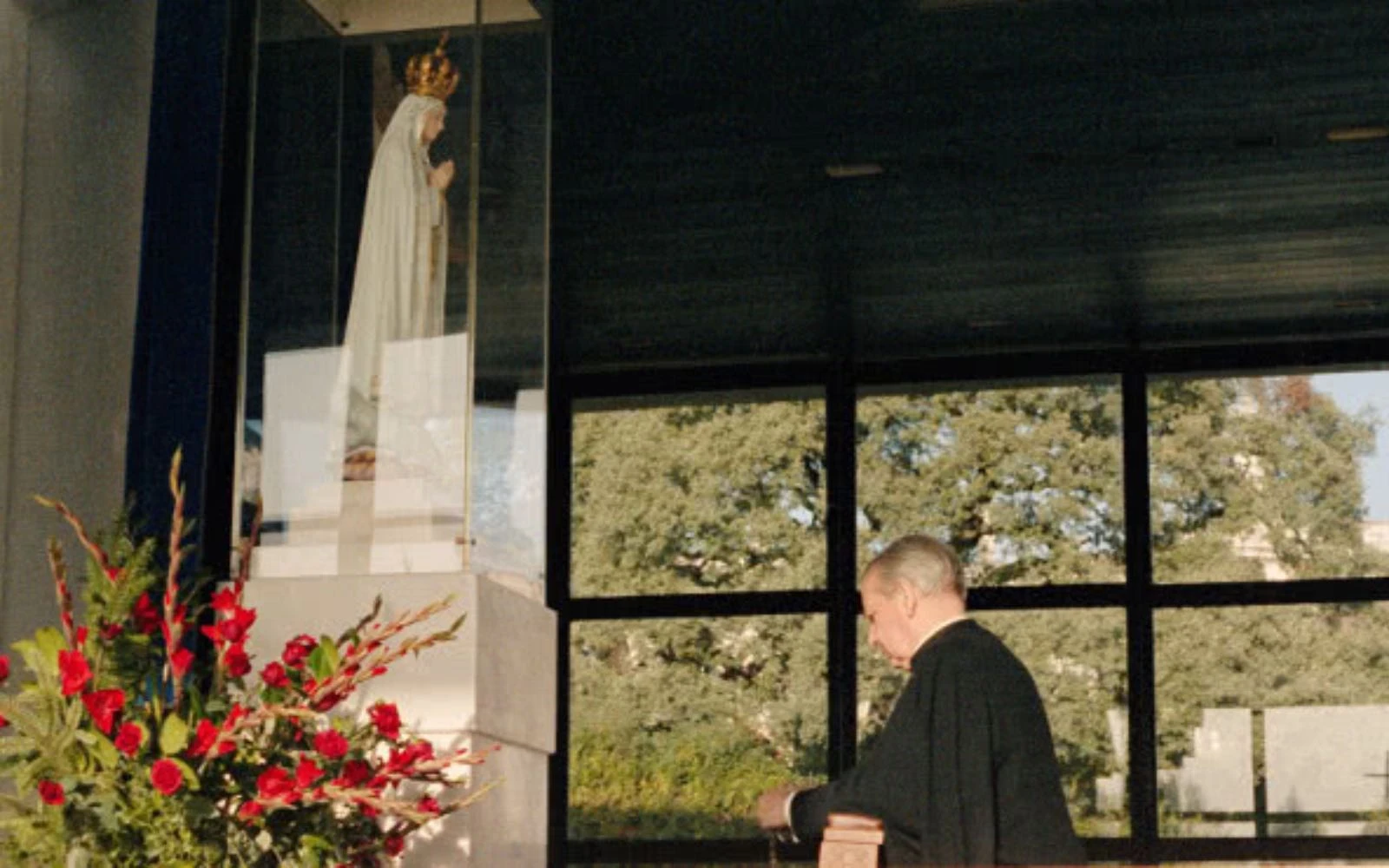 Beato Álvaro del Portillo reza en la capilla del Santuario de la Virgen de Fátima.?w=200&h=150