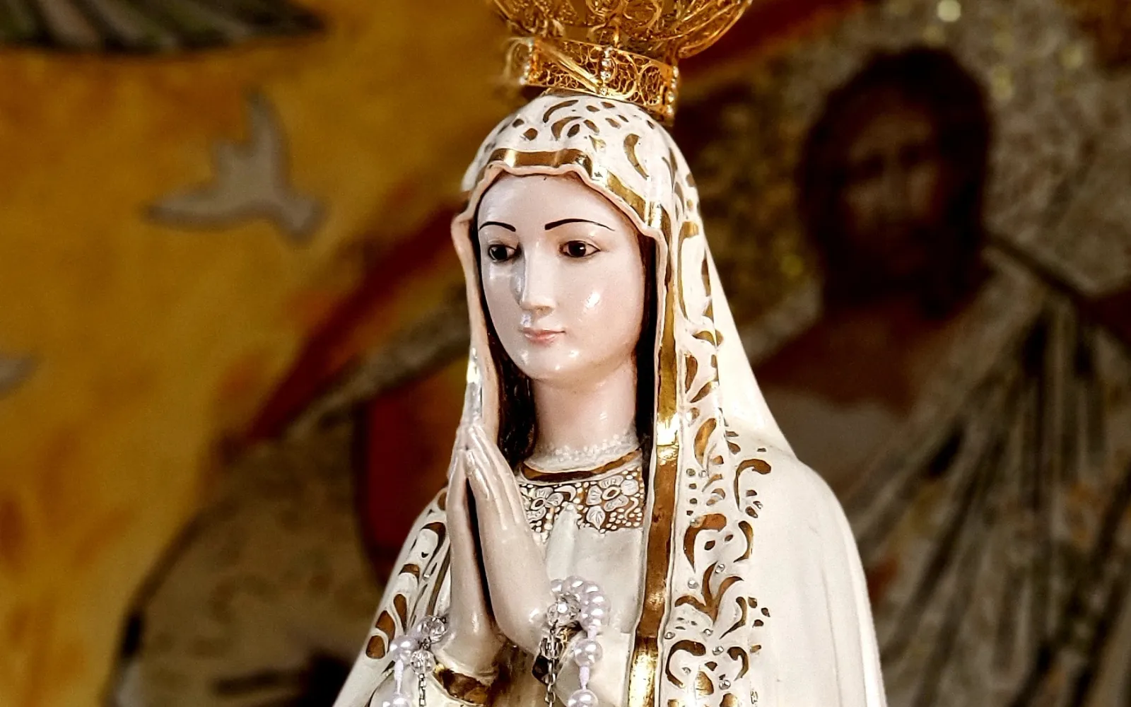 Did you know that the Virgin of Fátima appeared to Sister Lucia with the Holy Trinity?