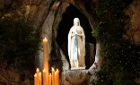 La Virgen de Lourdes en su santuario en Francia.