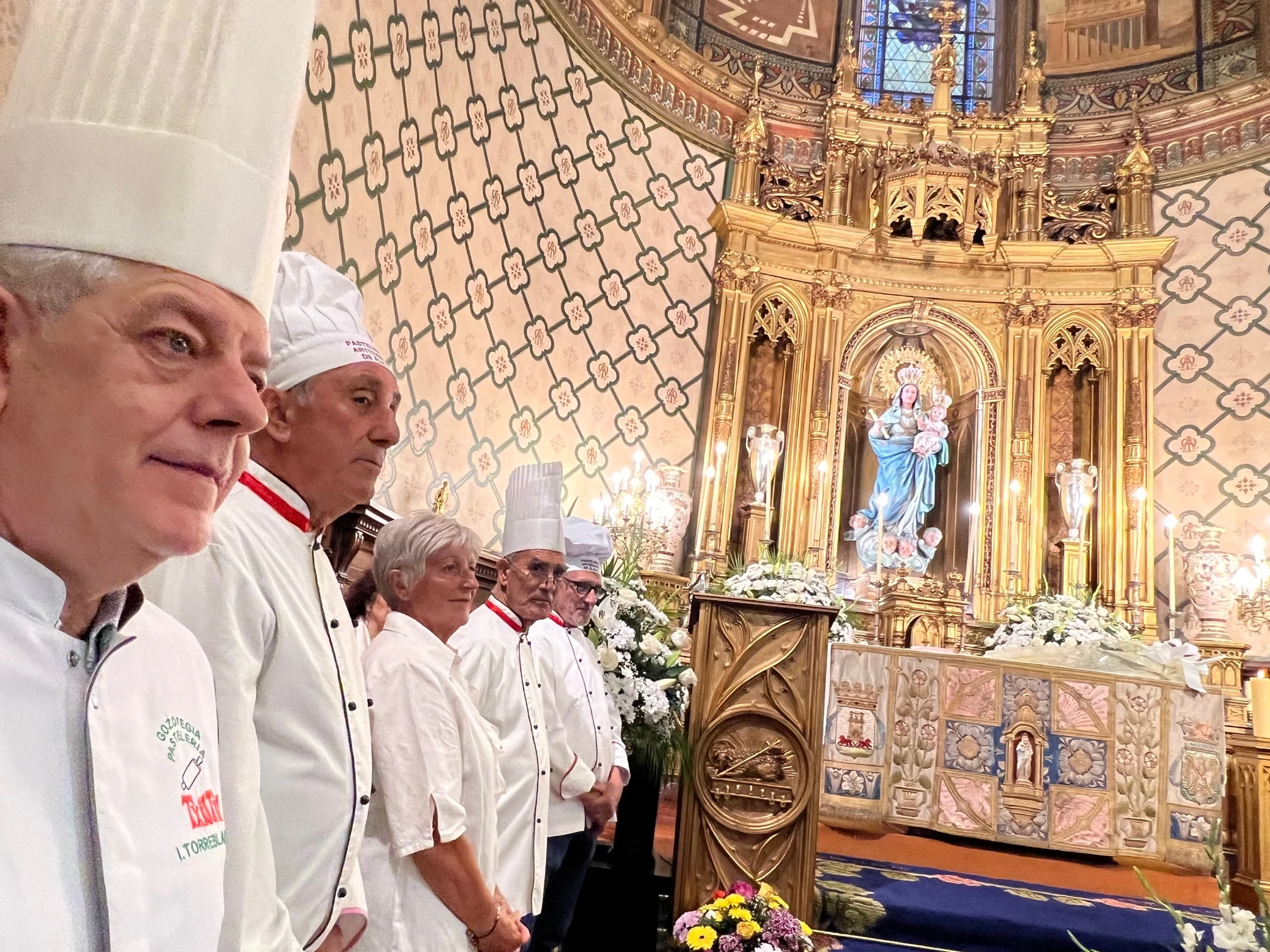 Pasteleros de Vitoria (España), durante la ofrenda a la Virgen Blanca de 2023.?w=200&h=150