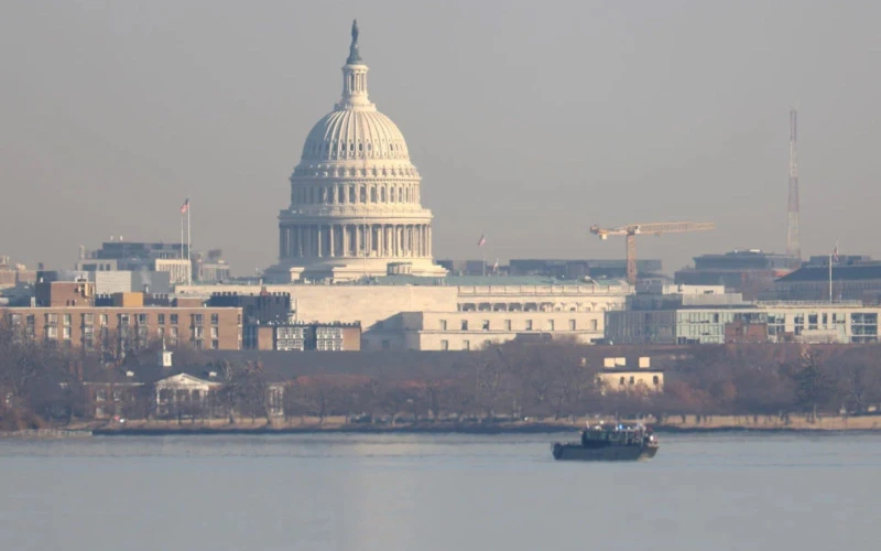 Arzobispos de Washington y Baltimore ofrecen oraciones tras mortal accidente aéreo en EE.UU.