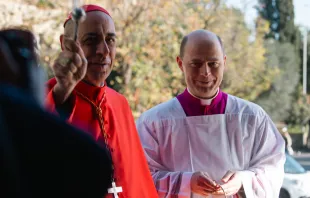 El Cardenal Víctor "Tucho" Fernández toma posesión de su título cardenalicio en Roma, el 3 de diciembre de 2023. Crédito: Elisabeth Alva/ACI Prensa