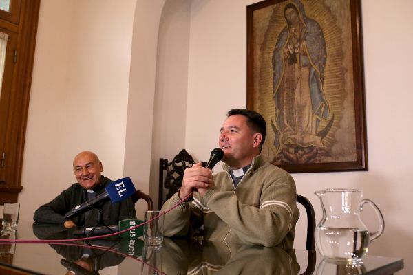 Mons. Fenoy and Father Matías Vecino at a press conference. Credit: Courtesy Marcelo Bertone