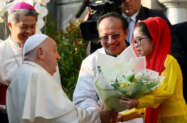 Children deliver flowers to Pope Francis at the doors of the cathedral. Credit: Daniel Ibáñez/ EWTN News