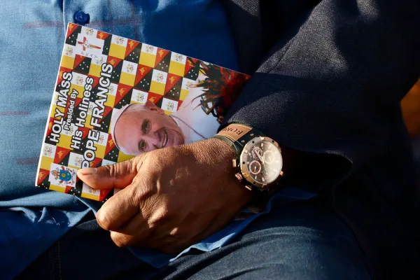 The libretto of the Mass that Pope Francis presided in Port Moresby. Credit: Daniel Ibáñez / EWTN News