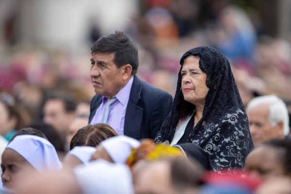 Pilgrims listen to the words of Pope Francis this October 20. Credit: Daniel Ibáñez