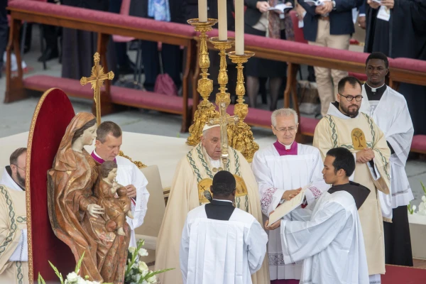 El Papa Francisco durante la Misa de este 20 de octubre. Crédito: Daniel Ibáñez/ EWTN News