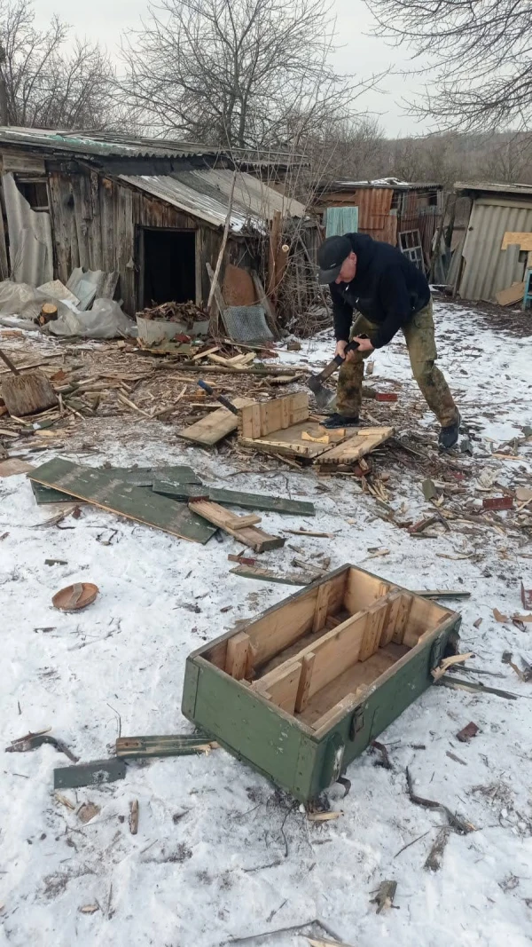 Volunteers recover ammunition boxes from the Russian army. Credit: Courtesy/Frontiere di Pace