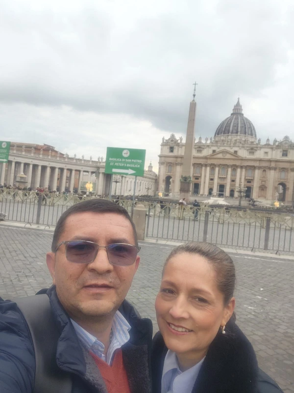 Pedro and his wife in Rome. Credit: assigned by Pedro Castillo