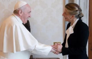 El Papa Francisco recibe a la vicepresidenta segunda del Gobierno de España, Yolanda Díaz en diciembre de 2021. Crédito: Vatican Media.