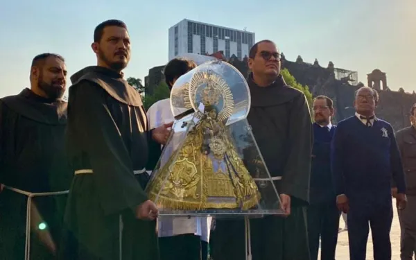 Franciscanos custodiando la imagen de la Virgen de Zapopan. Crédito: Arquidiócesis de Guadalajara