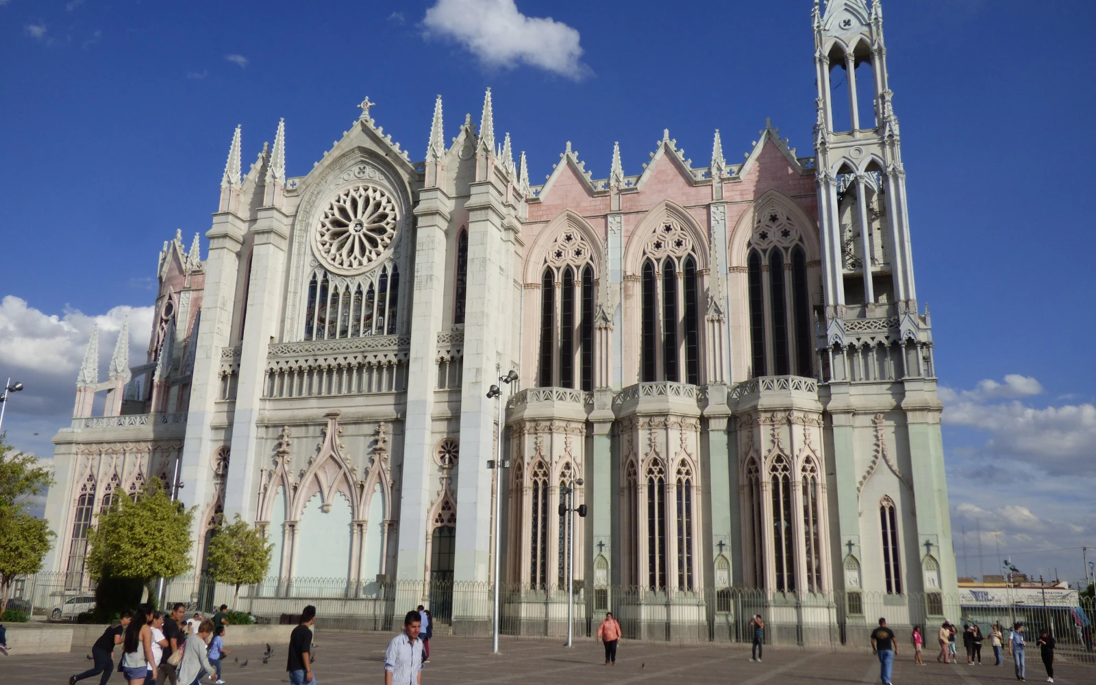 Fachada lateral del Templo Expiatorio en León, Guanajuato.?w=200&h=150