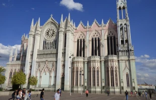 Fachada lateral del Templo Expiatorio en León, Guanajuato. Crédito: Luisalvaz / Wikimedia Commons (CC BY-SA 4.0)